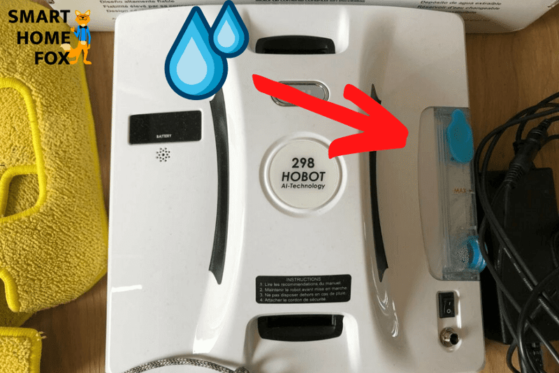 Man sieht den Hobot 298 Fenster Roboter mit seinem integrierten Reinigungstank.